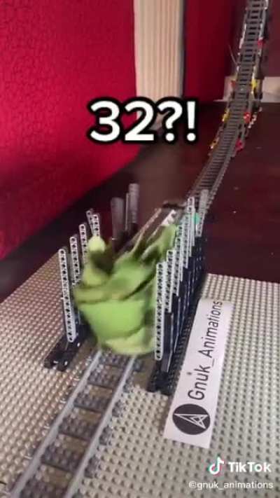 Can paper straws stop a speeding LEGO train? &copy;gnuk