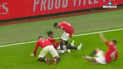 Lisandro Martinez horror tackle vs. West Ham (94th min)