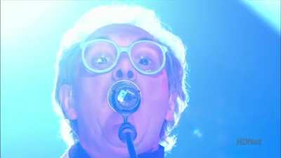 The Buggles perform "Video Killed The Radio Star" live, 25 years later. This version is possibly better than the original.