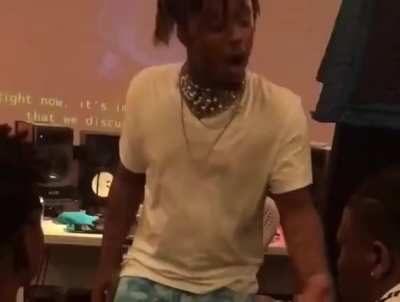 been like a year still don&rsquo;t have any clue about this song, any info? 🖤