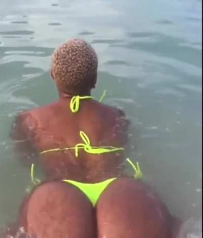 slo-mo twerk gif