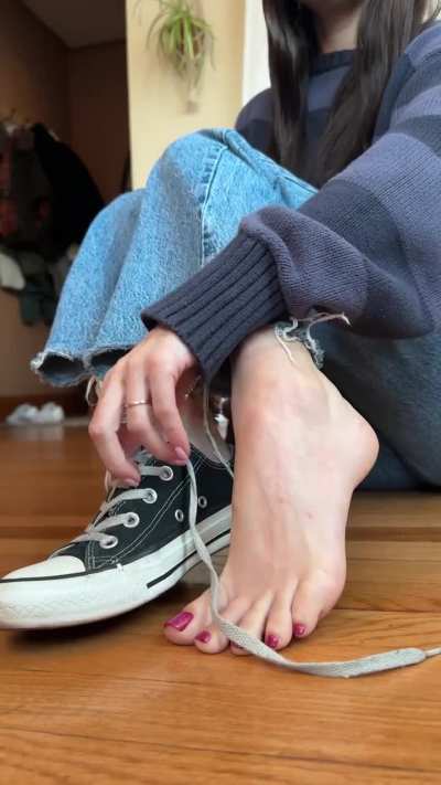 I haven&rsquo;t posted a shoe removal video in a while&hellip;🥹