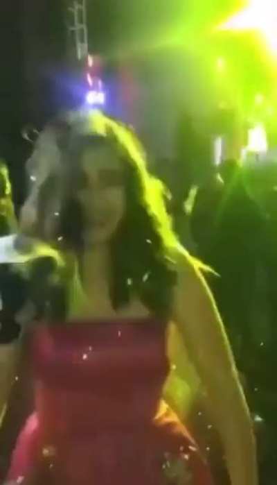 To shoot confetti