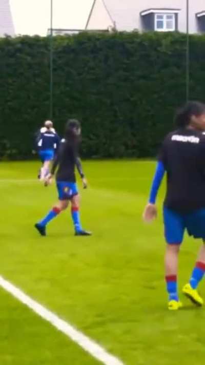 Wilfred Zaha singlehandedly OWNS Crystal Palace women's team