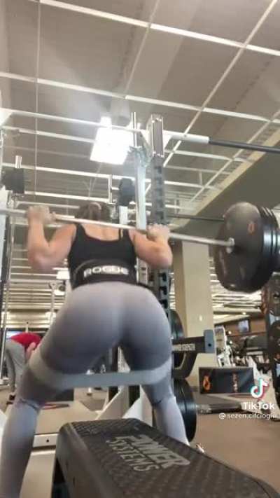 Gym PAWG getting your attention