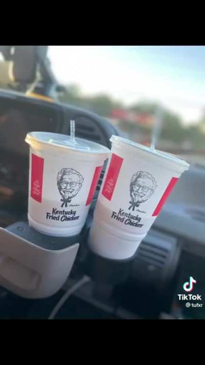 Double cup holder
