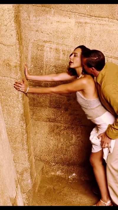 Gal Gadot 🥵