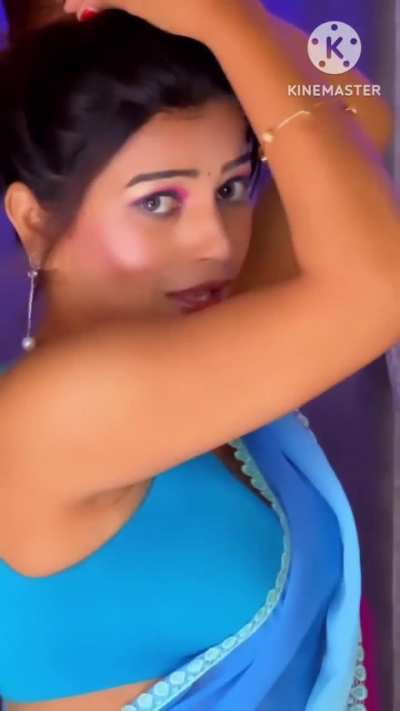 Yogita Jadhav hot navel and armpits in saree (IG @yogitajadhav899)