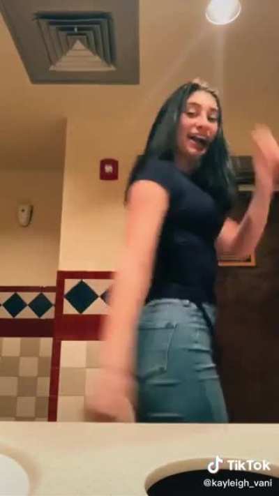 ⠀