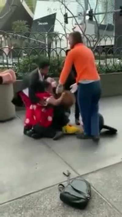 Damn, minnie's got hands