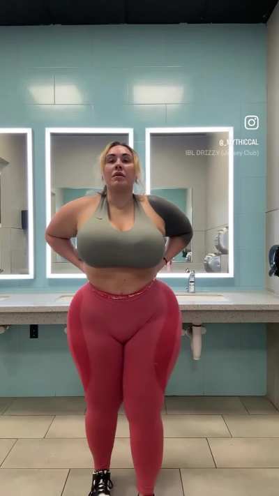 Love it when BBWs have doctors suck all the fat out of their stomach, and get it all stuffed in their ass. BBL surgeries are a goated.