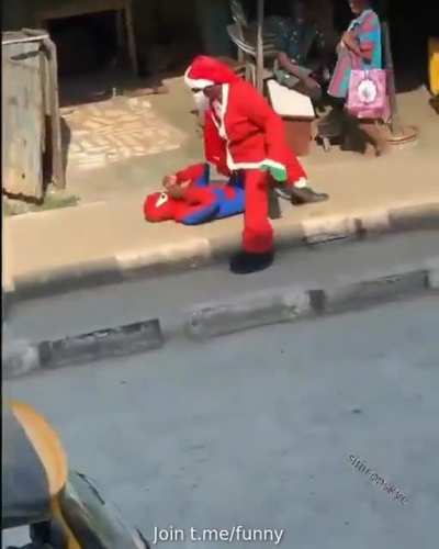 SON DAKİKA HABERLERİ NOEL BABA EKVATORUN BATISINDA SPİ DERMAN İLE D&Ouml;V&Uuml;ŞT&Uuml;