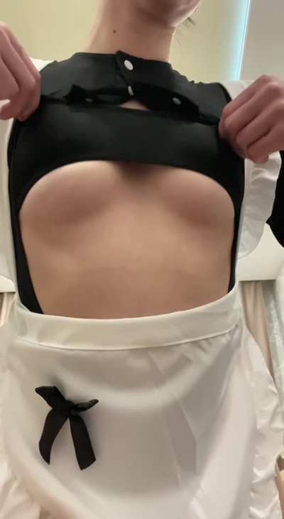 Shake my underboob