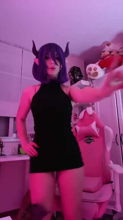 Lady pizza hug