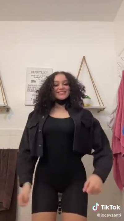 Fat ass on a little body