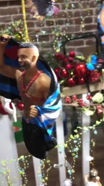 Looks like I&rsquo;m getting new Christmas ornaments this year.