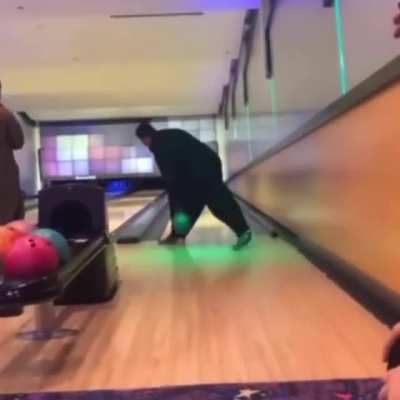 Guy tried to bowl between legs