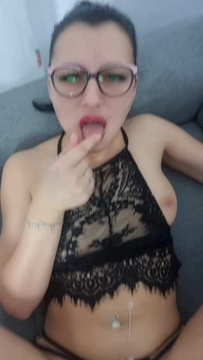 I love the taste of fresh and warm cum 💦💋