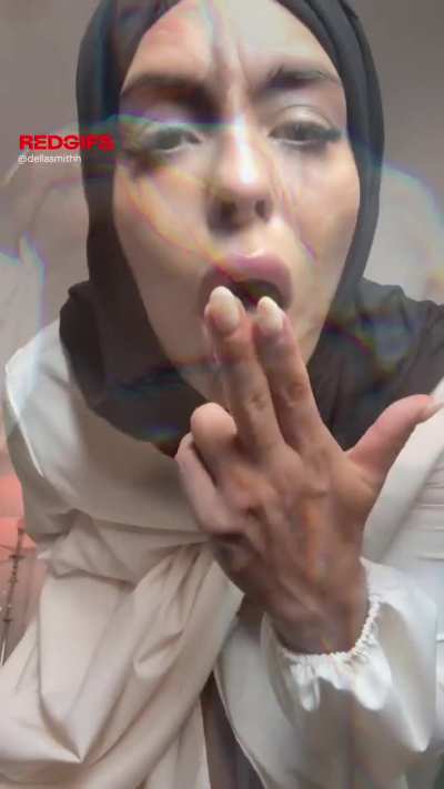 My new Abaya just arrived and I finger myself while I use it until I squirt