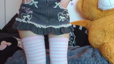 Showing off my new cutecute jeans skiirt \(˶ᵔ ᵕ ᵔ˶)/ was inspired by mezzo piano skirt style c: hehe