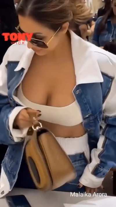 Malaika Arora 🥵