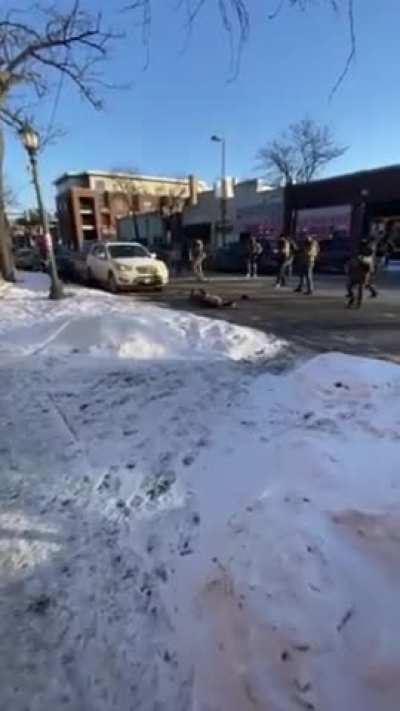 Another angle of the Minneapolis shooting, taken from the perspective of the lady with te pink jacket.