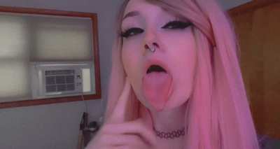 sucking the cum off of my fingers 💘