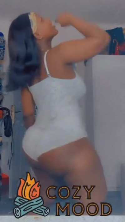 Afro Bubble is 🍑🍑💦💦
