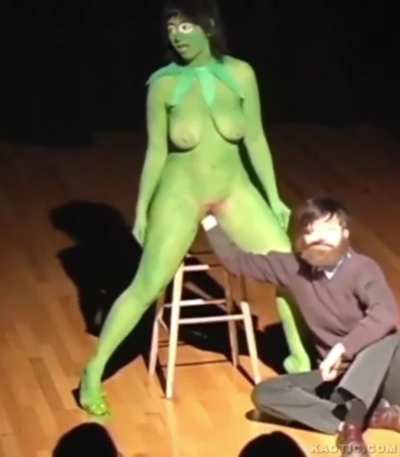 I don&rsquo;t even know what I just saw&hellip; but she has a great body 