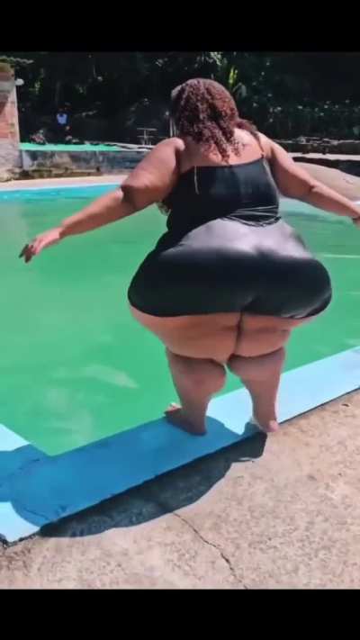 "Lipedema warrior" takes a plunge