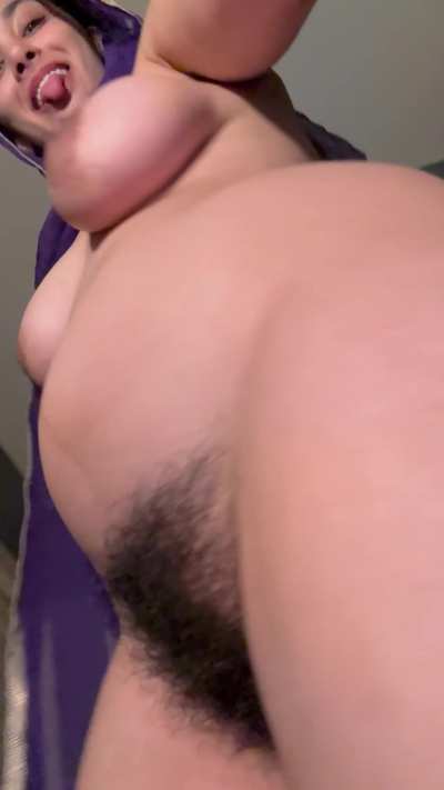 You wouldn&rsquo;t let a hairy pussy stop you from eating it