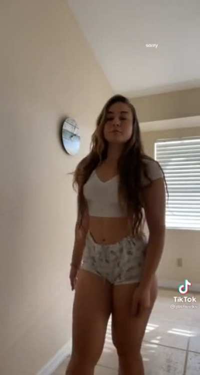 Sexy PAWG for our pleasure😍