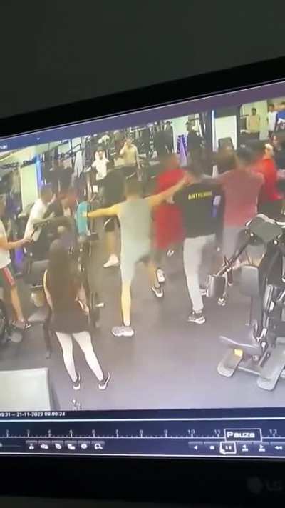 Nigga thought he was hulk around his girl🤦🏾&zwj;♂️