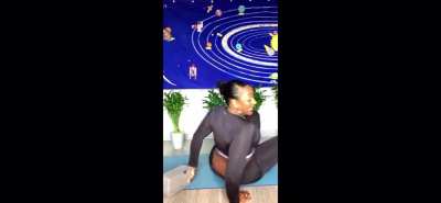 Her buttcrack