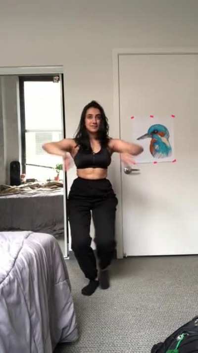 Took a couple classes on Steezy Studio and learnt this waacking routine ^_^