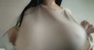 Who here likes thick girls?