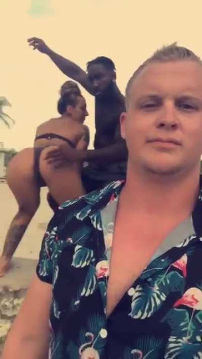 😜