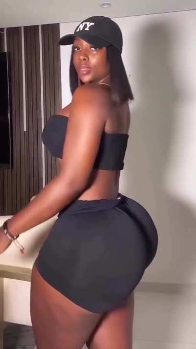 She thicker than oatmeal 😂 big dicks only 😂