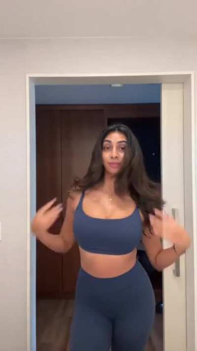 Humna&rsquo;s petite body