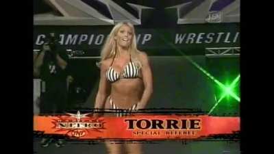 The hottest referee ever. Torrie!!🤩😍😍