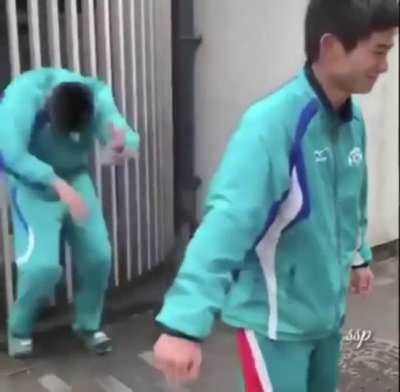 Amazing punching speed.