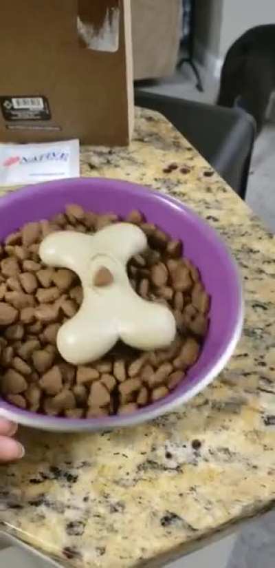She won't eat till her food is "seasoned"
