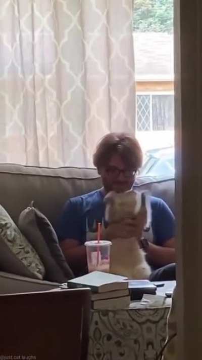 MaN CaUghT StRaNgLiNg CaT tO DeAth