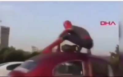 Spiderman bile selam veriyor siz vermiyorsunuz pis k&acirc;firler