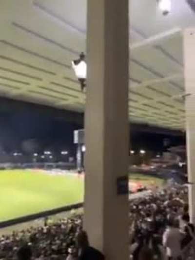 Eduardo Paes levou o Lula ontem ao jogo do Vasco. Meu valoroso respeito &agrave; torcida vasca&iacute;na, que recepcionou Lula como ele merece