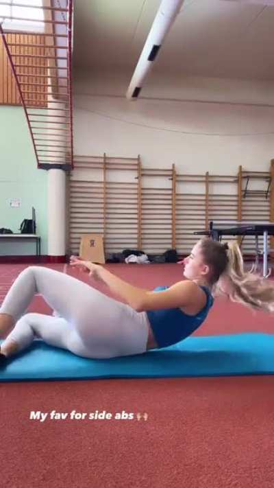 Alica Schmidt's ab workout (Instagram Story video)