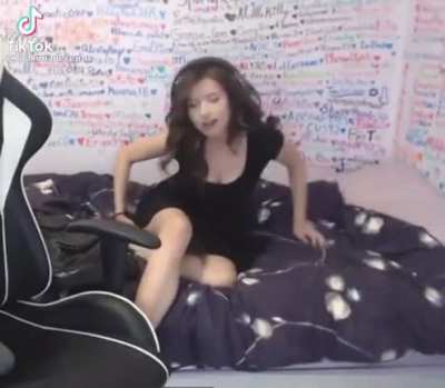 This makes u wanna side fuck her