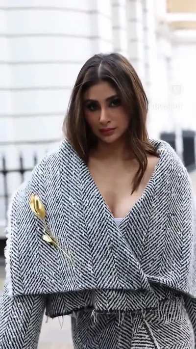 Mony clevage 