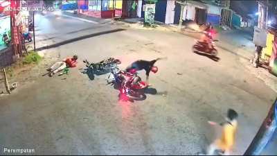 Perempatan viral di Jogja. Ada sebuah perempatan tepat nya diperempatan jl. sonosewu dekat kampus UPY yg sering terjadi kecelakan "one day one crash".