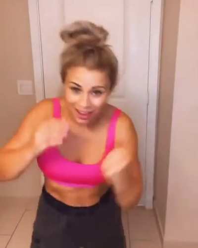 Ex UFC star and current Bare Knuckle FC fighter Paige Van Zant 😍